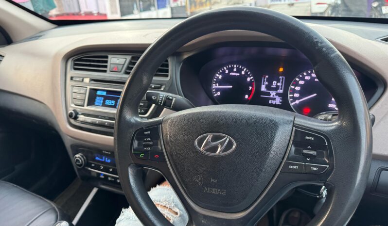 
								HYUNDAI I20 SPORTZ full									