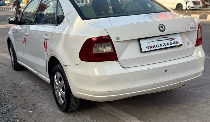 
								SKODA RAPID AMBITION full									