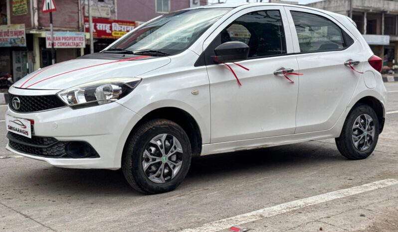 
								TATA TIAGO XE 2017 full									