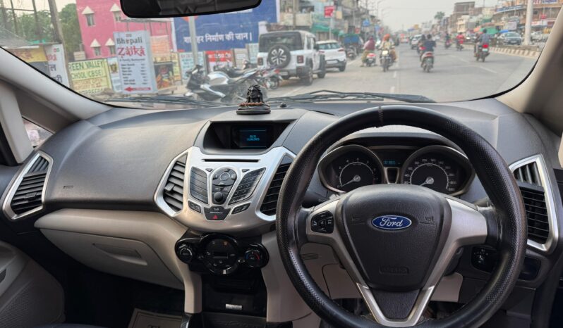 
								FORD ECO SPORT TITANIUM full									