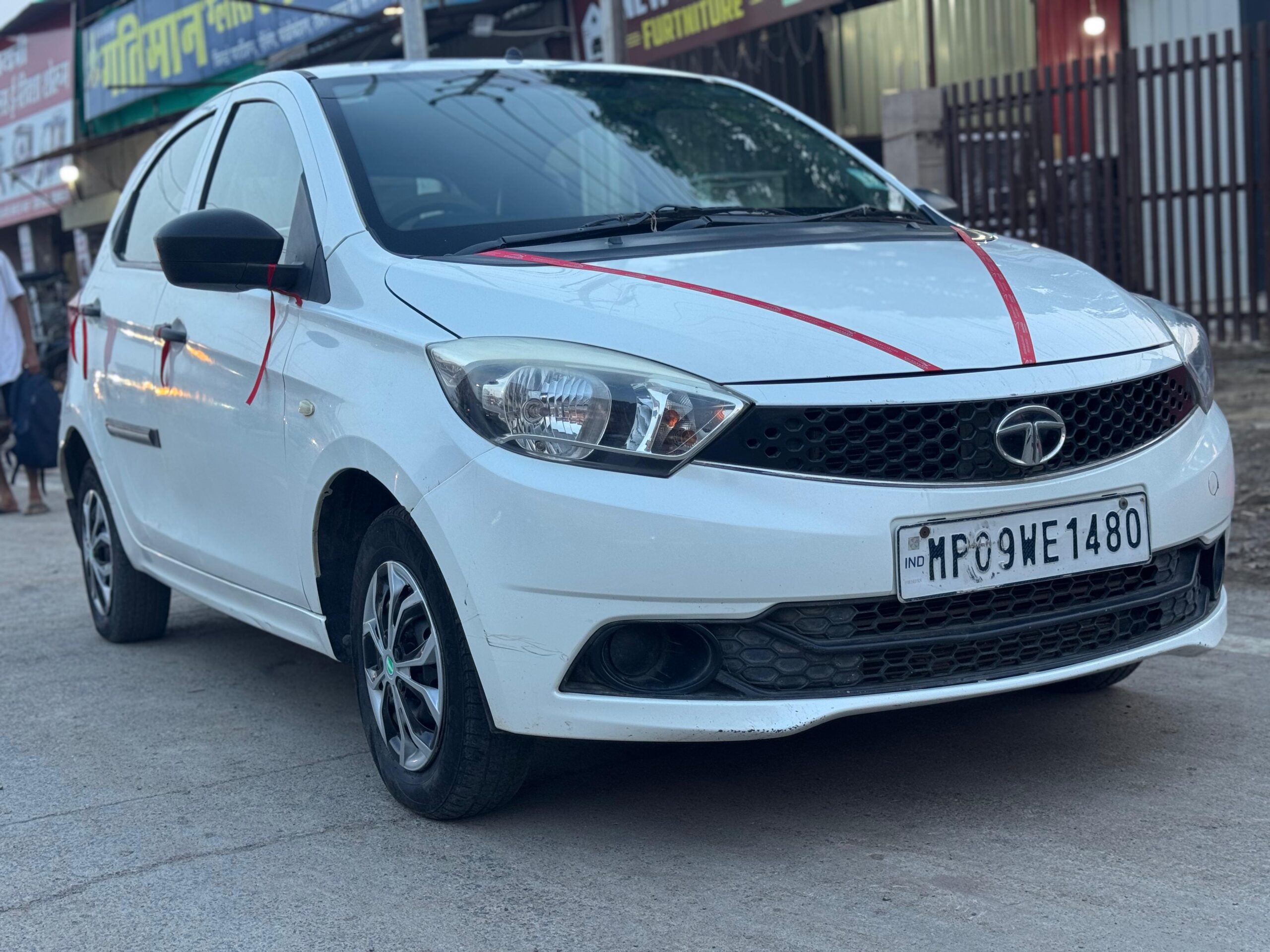 TATA TIAGO XE