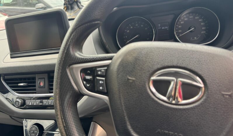 
								TATA NEXON XZ(o) 2018 full									