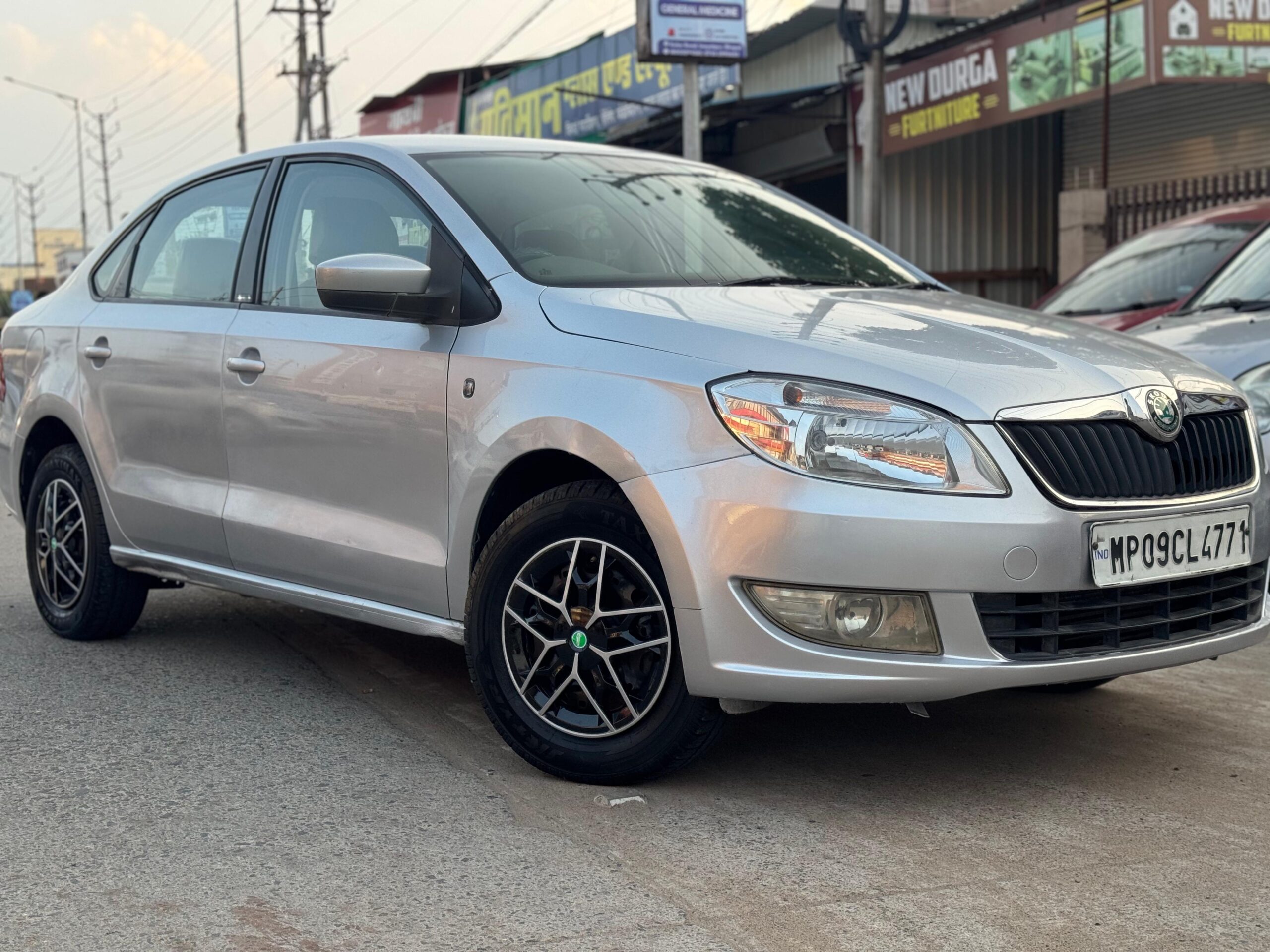 SKODA RAPID ambition 2013