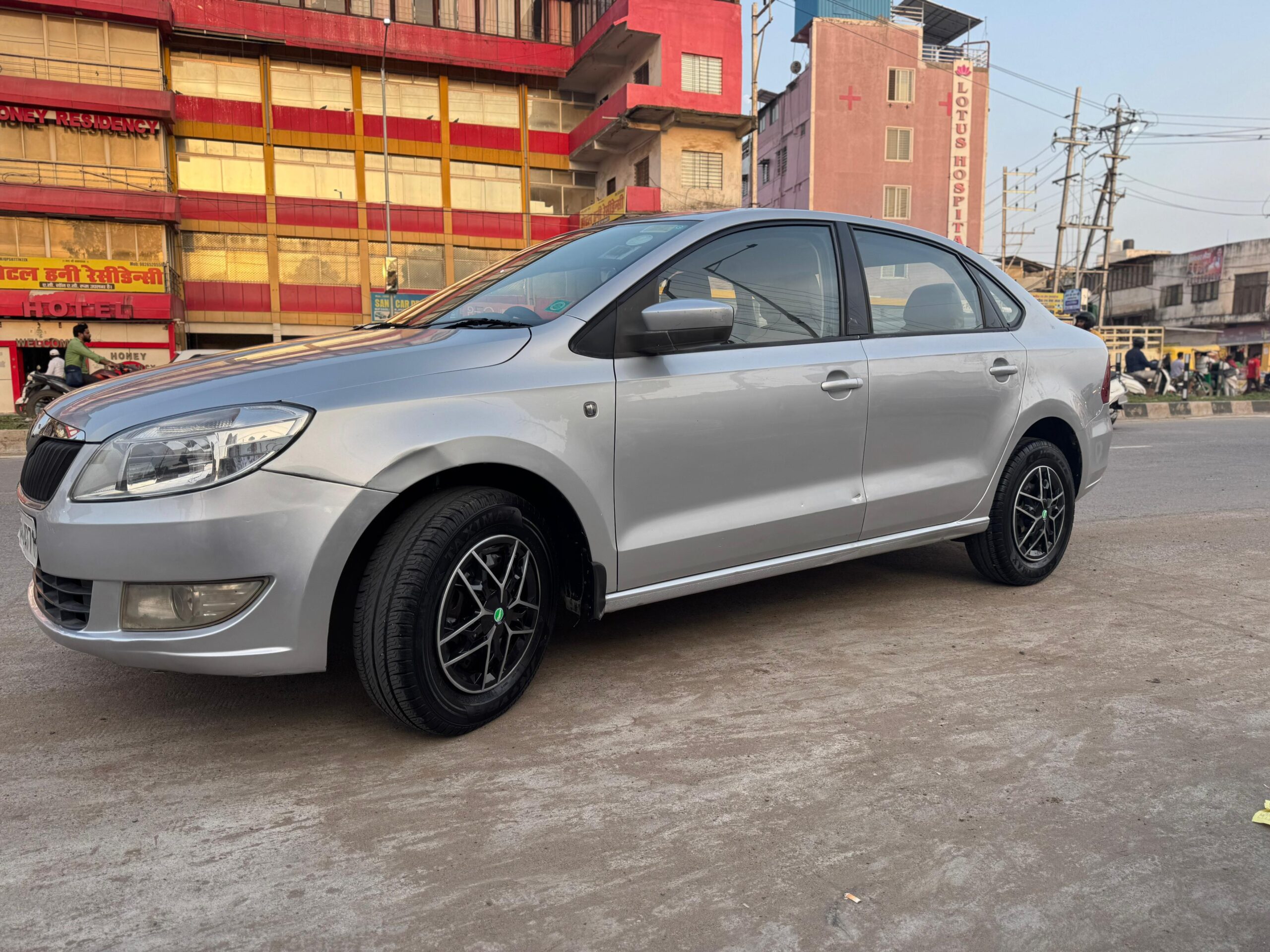 SKODA RAPID ambition 2013